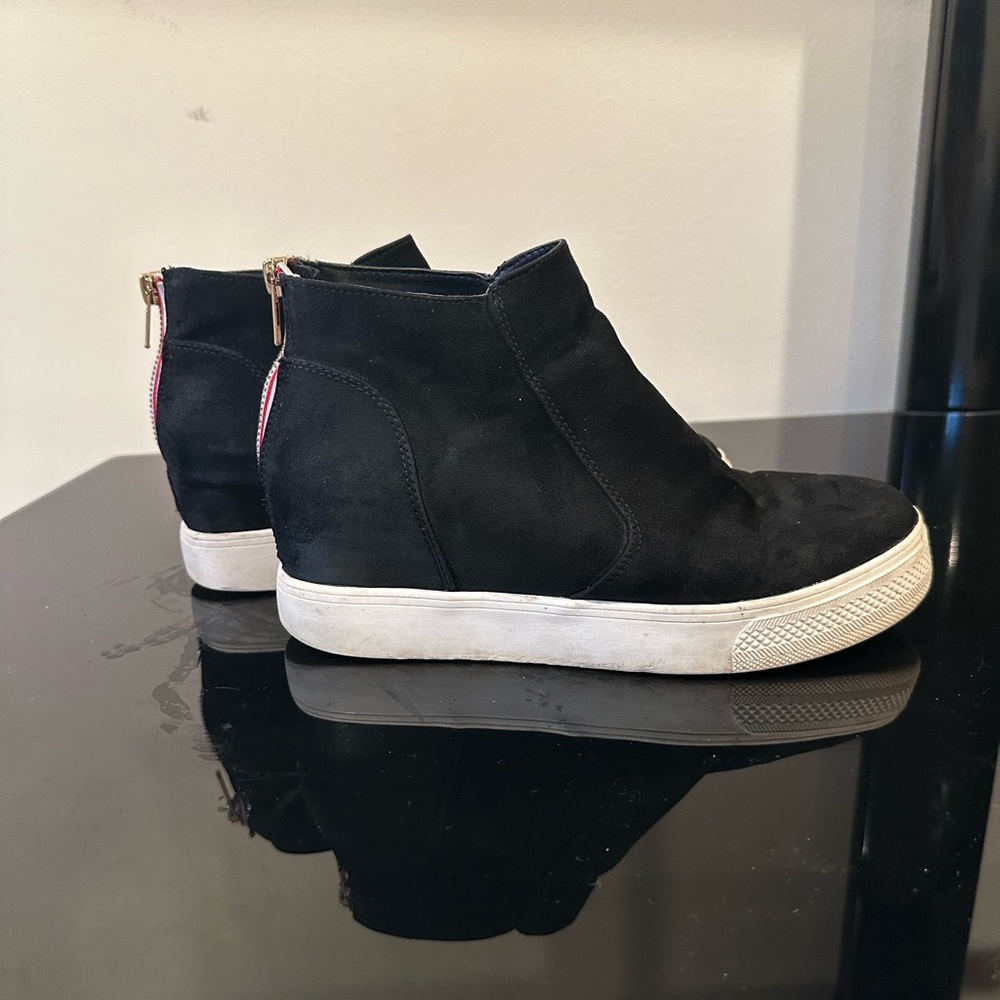 Steve Madden black suede sneakers with white and red tuxedo strip on back - Picture 2 of 5